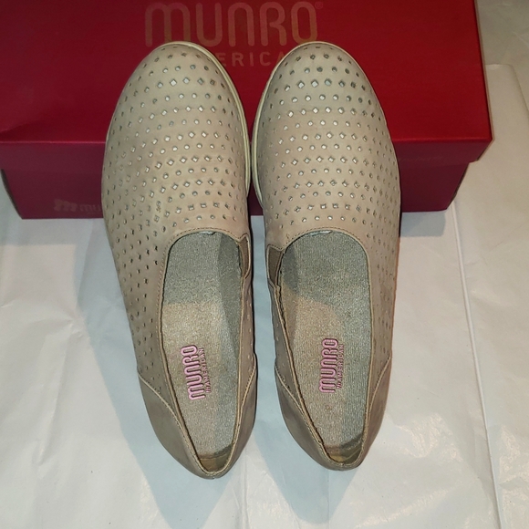 Munro New SKIPPER Nubuck Perforated Sneakers Shoe Comfort Wedge Flats Women's 9W - Picture 7 of 17